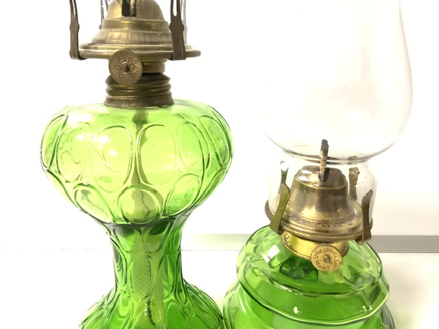 MIXED (MAINLY GREEN GLASS) OIL LAMPS; LARGEST 36CM - Image 5 of 5