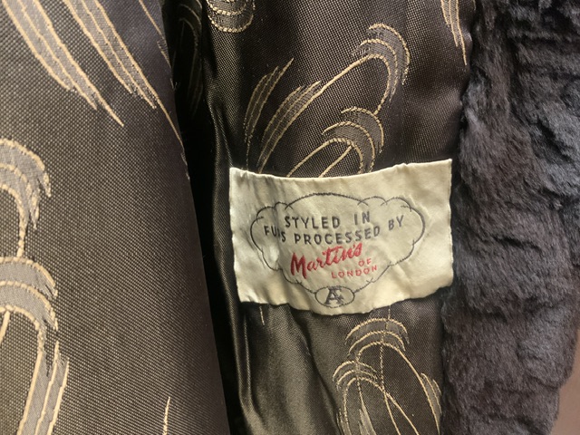 A DARK BROWN FULL-LENGTH, FULLY LINED FUR COAT BY MARTINS OF LONDON, UK SIZE 18-20 (LINING A/F) - Image 3 of 6