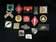 A QUANTITY OF MILITARY CLOTH BADGES, INCLUDING; 30TH CORPS, MARKSMAN, 77TH INFANTRY, DORSET COUNTY