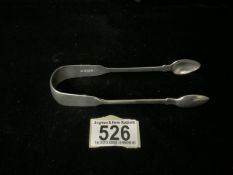 A VICTORIAN PAIR OF STERLING SILVER FIDDLE PATTERN SUGAR TONGS BY LIAS BROS; LONDON 1843;