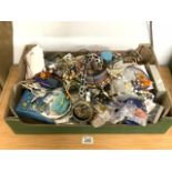 LARGE QUANTITY OF COSTUME JEWELLERY INCLUDES VINTAGE PIECES