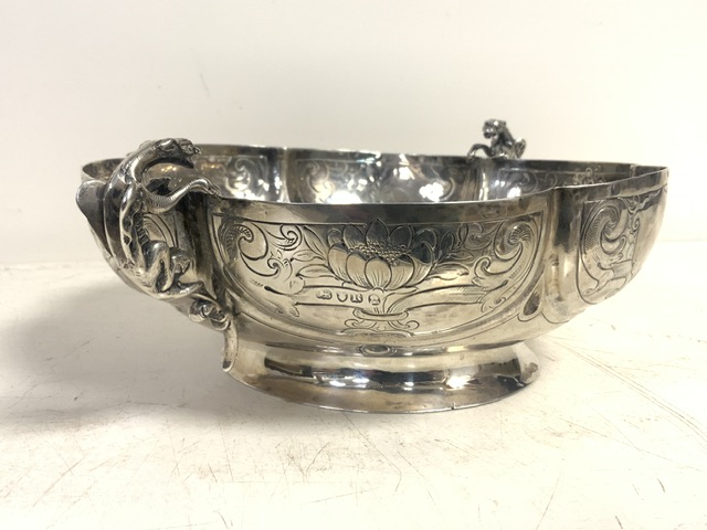 A GEORGE III STERLING SILVER TWO HANDLED FRUIT DISH / BOWL, APPARENTLY NO MAKERS MARK; LONDON - Image 2 of 2