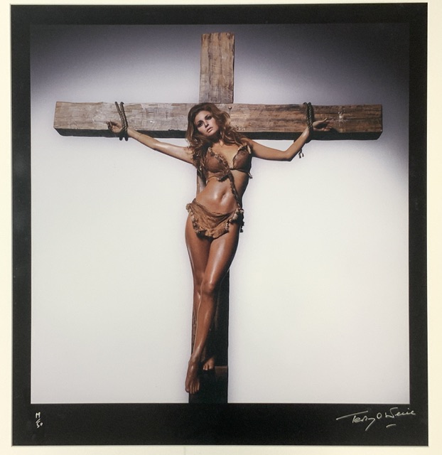 TERRY O'NEILL (BRITISH, 1938-2019): RAQUEL WELCH ON THE CROSS, LOS ANGELES, 1966, SIGNED LIMITED - Bild 2 aus 5