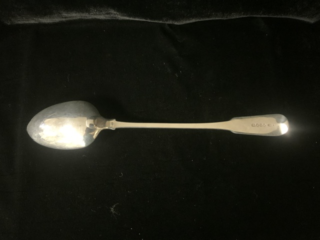 A GEORGE III STERLING SILVER FIDDLE PATTERN BASTING SPOON BY RICHARD CROSSLEY; LONDON 1803; - Bild 2 aus 2