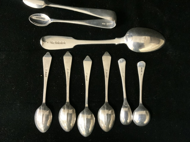 A VICTORIAN PROVINCIAL STERLING SILVER FIDDLE PATTERN TEASPOON BY JOHN STONE; EXETER 1853; A SET - Bild 2 aus 2