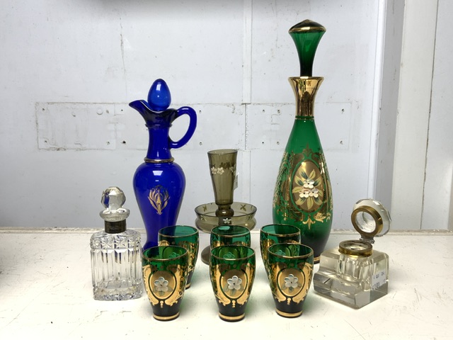 MIXED COLOURED GLASSWARE INCLUDES MURANO, STERLING SILVER NECK PERFUME BOTTLE AND MORE - Bild 2 aus 2