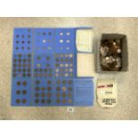 A QUANTITY OF COINS INCLUDING 3 FOLDERS OF GREAT BRITAIN PENNIES, HALFPENNIES AND FARTHINGS, AN