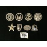 A QUANTITY OF METAL MILITARY CAP BADGES INCLUDING FRENCH ARMY TRANSPORTATION TROOPS AND OTHER FRENCH