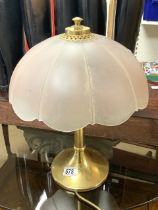 VINTAGE BRASS TABLE LAMP WITH A GLASS FLOWER SHADE