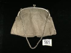 A STERLING SILVER CHAIN MAIL HANDBAG; LONDON 1921; CLASP WITH BALL FINIALS, MATERIAL INNER LINING