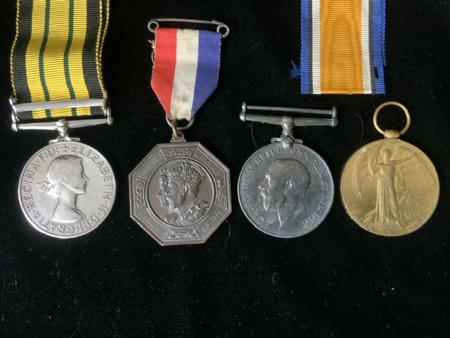 A COLLECTION OF MILITARY SERVICE MEDALS COMPRISING; AFRICA GENERAL SERVICE MEDAL WITH KENYA CLASP; - Bild 2 aus 4
