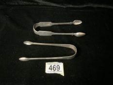 A PAIR OF GEORGE IV IRISH STERLING SILVER FIDDLE PATTERN SUGAR TONGS BY JAMES SCOTT; DUBLIN 1822;