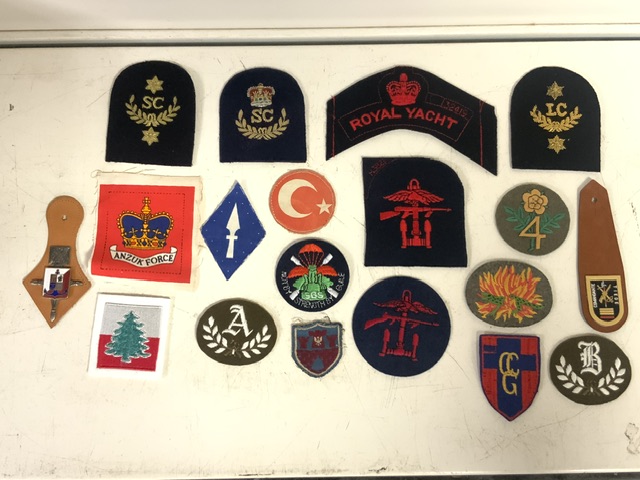 A LARGE QUANTITY OF MILITARY CLOTH BADGES AND SHOULDER TITLES, INCLUDING; ROYAL MARINES COMMANDO, - Image 3 of 9