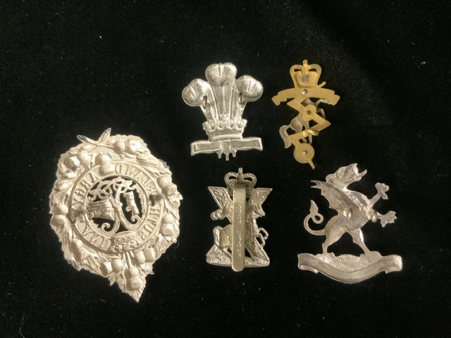 A QUANTITY OF METAL MILITARY CAP BADGES, INCLUDING; FIFE & FORFAR SCOTTISH HORSE YEOMANRY, - Image 2 of 2