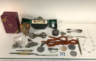 A QUANTITY OF OBJECTS OF VERTU AND COSTUME JEWELLERY INCLUDING; SUGAR TONGS, TEASPOON, FOLDING FRUIT
