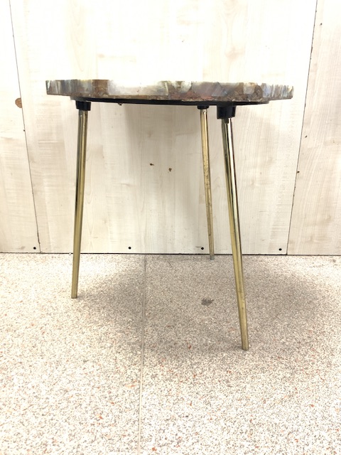 MARBLE EFFECT SIDE TABLE ON BRASS LEGS - Image 3 of 3