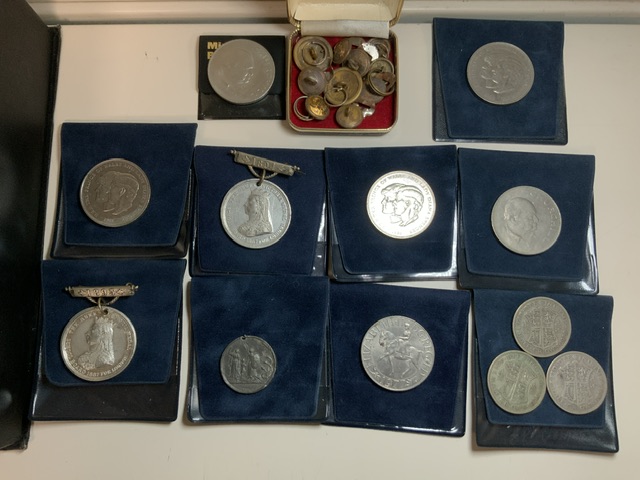 A QUANTITY OF WESTMINSTER COLLECTION COINS, MORE COINS AND MILITARY BUTTONS - Image 2 of 2