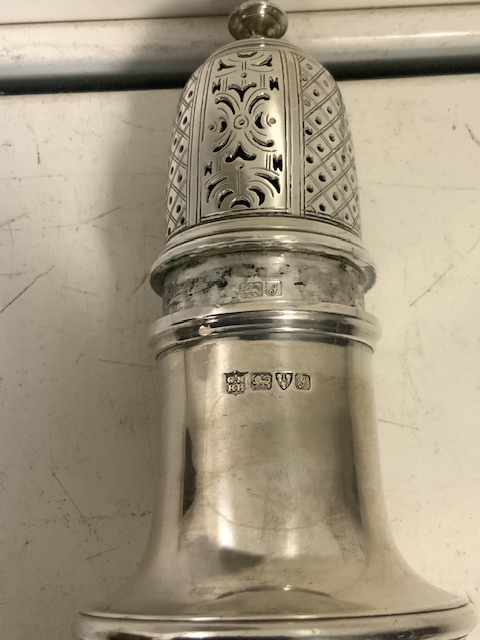 AN EDWARDIAN STERLING SILVER SUGAR CASTER BY NATHAN & HAYES; CHESTER 1909, BALUSTER FORM, COVER WITH - Image 2 of 2