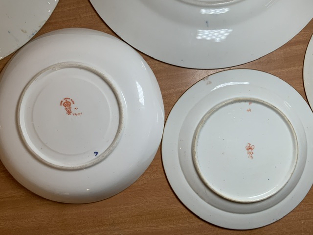 EARLY 19TH-CENTURY SPODE IMARI PATTERN PLATE; 23CM WITH SIX PIECES OF DERBY AND ROYAL CROWN DERBY - Image 3 of 3