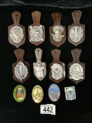 A QUANTITY OF MILITARY POCKET BADGE / CRESTS AND FOUR METAL AND ENAMEL BADGES