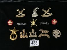 A QUANTITY OF METAL MILITARY CAP BADGES INCLUDING KENYA REGIMENT, KINGS AFRICAN RIFLES, SOUTHERN