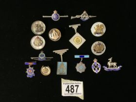 A QUANTITY OF SILVER, METAL, ENAMEL AND SHELL SWEETHEART BROOCHES INCLUDING ESSEX REGIMENT, ROYAL