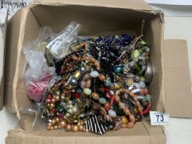 QUANTITY OF COSTUME JEWELLERY INCLUDES VINTAGE PIECES AND SEMI PRECIOUS STONES