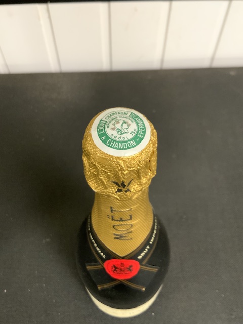 MOET & CHANDON CHAMPAGNE 1986; 1 BOTTLE; IN ORIGINAL TIN BOX - Image 3 of 3