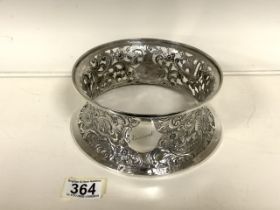 A VICTORIAN STERLING SILVER DISH RING, BY D & J WELBY, LONDON 1900, 18TH CENTURY STYLE, PIERCED