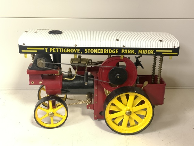 A VINTAGE WILESCO T. PETTIGROVE LIVE STEAM SHOWMANS TRACTION ENGINE, D409, ELECTRIC ROOF LIGHTS; - Image 2 of 2