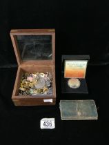 A QUANTITY OF COINS AND METAL AND ENAMEL PIN BADGES INCLUDING A CASED BATTLE OF THE SOMME FIVE POUND