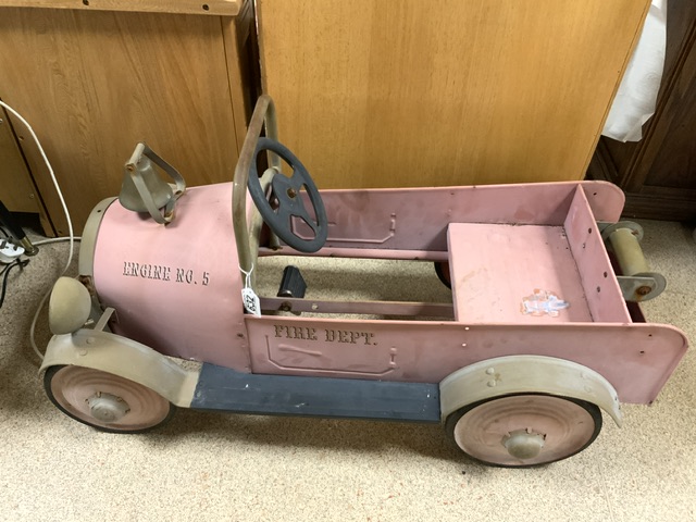 VINTAGE METAL FIRE ENGINE PEDDLE CAR