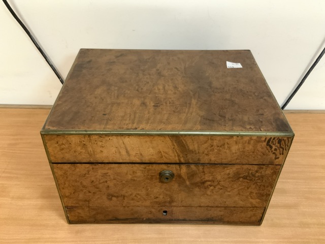 SAMPSON MORDEN & CO - A SUPERIOR QUALITY BURR WALNUT AND BRASS BOUND LADIES TRAVELLING TOILET BOX, - Image 3 of 3