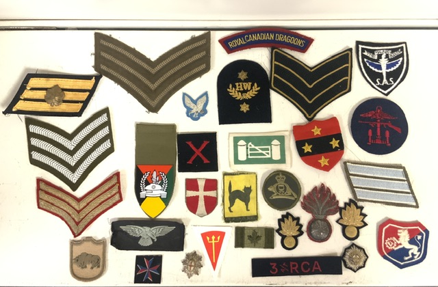 A LARGE QUANTITY OF MILITARY CLOTH BADGES AND SHOULDER TITLES, INCLUDING; ROYAL MARINES COMMANDO, - Image 9 of 9