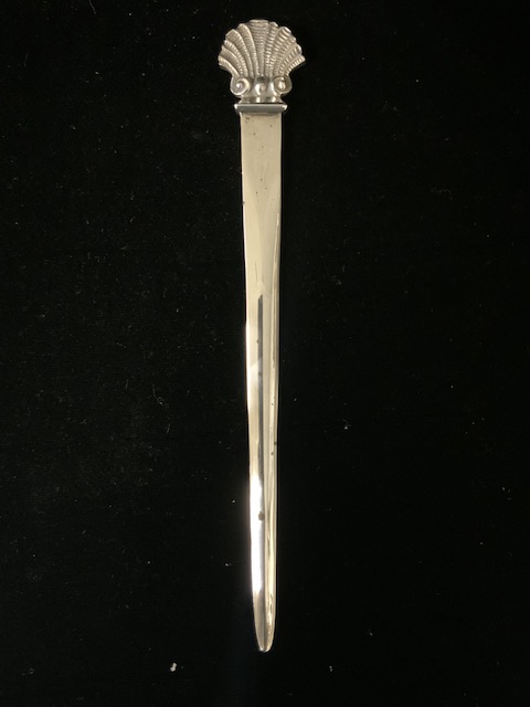 A CASED IRISH SILVER PAPER KNIFE BY ROYAL IRISH SILVER CO; DUBLIN 1970. ALSO WITH IMPORT MARKS FOR - Image 2 of 3