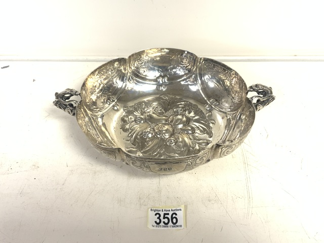 A GEORGE III STERLING SILVER TWO HANDLED FRUIT DISH / BOWL, APPARENTLY NO MAKERS MARK; LONDON