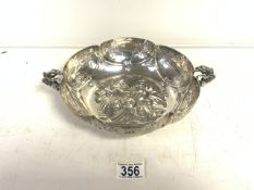 A GEORGE III STERLING SILVER TWO HANDLED FRUIT DISH / BOWL, APPARENTLY NO MAKERS MARK; LONDON
