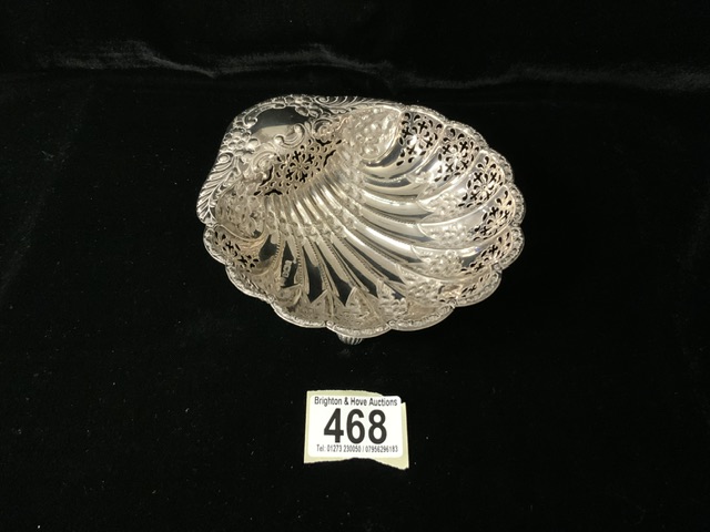 AN EDWARDIAN STERLING SILVER SHELL SHAPED BON BON DISH BY H. ATKINS; SHEFFIELD 1901; PIERCED AND