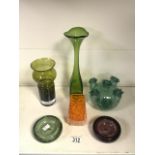 A QUANTITY OF STUDIO ART GLASS, INCLUDING A WHITEFRIARS TEXTURED ORANGE GLASS VASE, TWO CONTROLLED