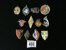 A QUANTITY OF METAL AND ENAMEL FRENCH AND POLISH MILITARY BADGES INCLUDING KOREAN WAR, FRENCH UNITED