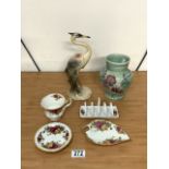 MIXED CERAMICS CLARICE CLIFF, ROYAL ALBERT (COUNTRY ROSES) AND JEMMA HOLLAND