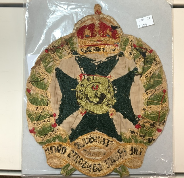 A LARGE MILITARY EMBROIDERED CLOTH BADGE; THE PRINCE CONSORTS OWN RIFLE BRIGADE - Image 2 of 2