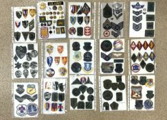 A QUANTITY OF MILITARY CLOTH BADGES, BUTTONS AND CAP BADGES, INCLUDING; US ARMY, PILOTS ASSOCIATION,
