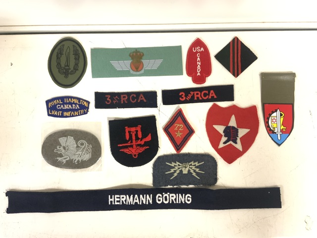 A LARGE QUANTITY OF MILITARY CLOTH BADGES AND SHOULDER TITLES, INCLUDING; ROYAL MARINES COMMANDO, - Image 6 of 9