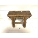 ANTIQUE OAK MILKING STOOL; 32 X 23CM