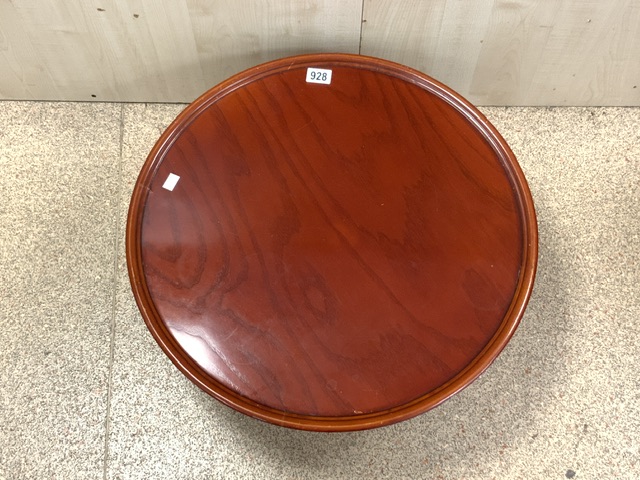 KOREAN FOLDING ROUND TABLE 60CM DIAMETER - Image 2 of 4