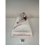 A VINTAGE CERAMIC TROUVILLE SOUVENIR DE NORMANDIE SOAP / TRINKET DISH, WITH A BATHING BEAUTY