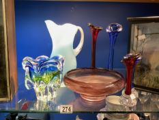 THREE PIECES OF ART GLASS, KOSTA BODA, DAVIDSON AND MORE; LARGEST 29CM AND FOUR ART GLASS POSY VASES