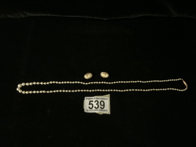 A VINTAGE STRING OF PEARLS WITH 9 CARAT GOLD CLASP; STAMPED '9C'; PEARLS OF GRADUATED SIZE AND A