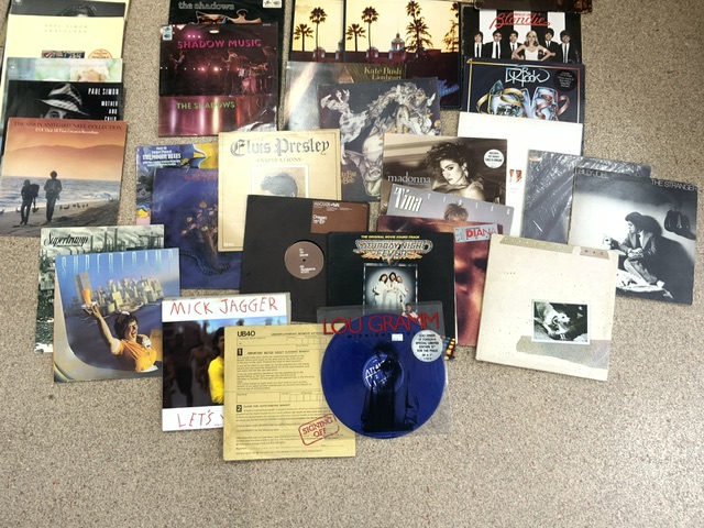 LARGE QUANTITY OF ALBUMS, LPS, VINYL RECORDS, EAGLES, MOODY BLUES, CAROL KING, KIRSTY MACCOLL, - Image 2 of 4